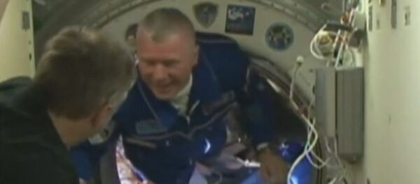 Встреча на орбите: экипаж корабля Союз МС-03 перешел на МКС - Sputnik Молдова